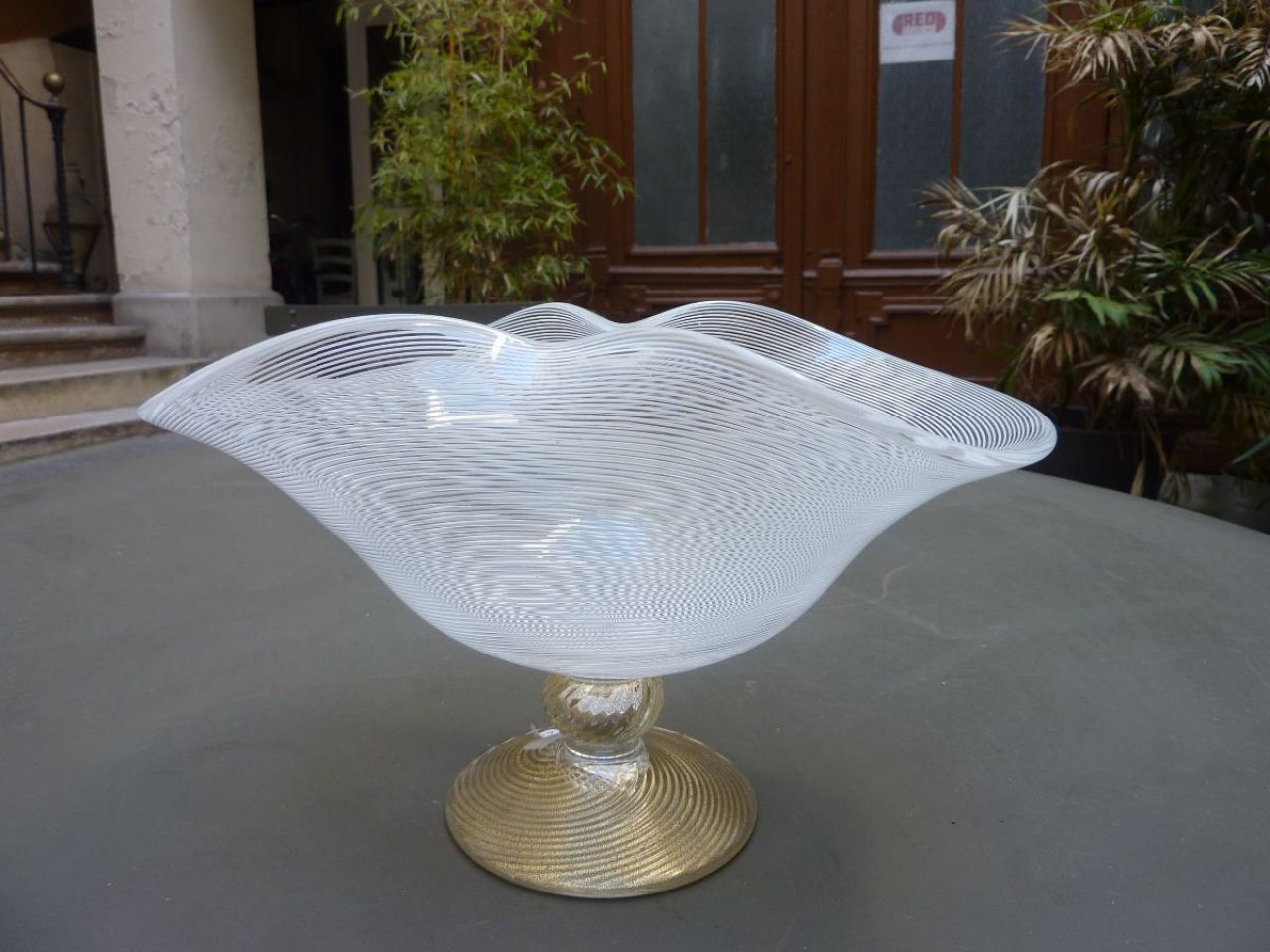 Magnifique coupe en verre filigrana, base en cristal avec feuille d'or, réalisé par le maitre verrier Giuliano Ballarin 