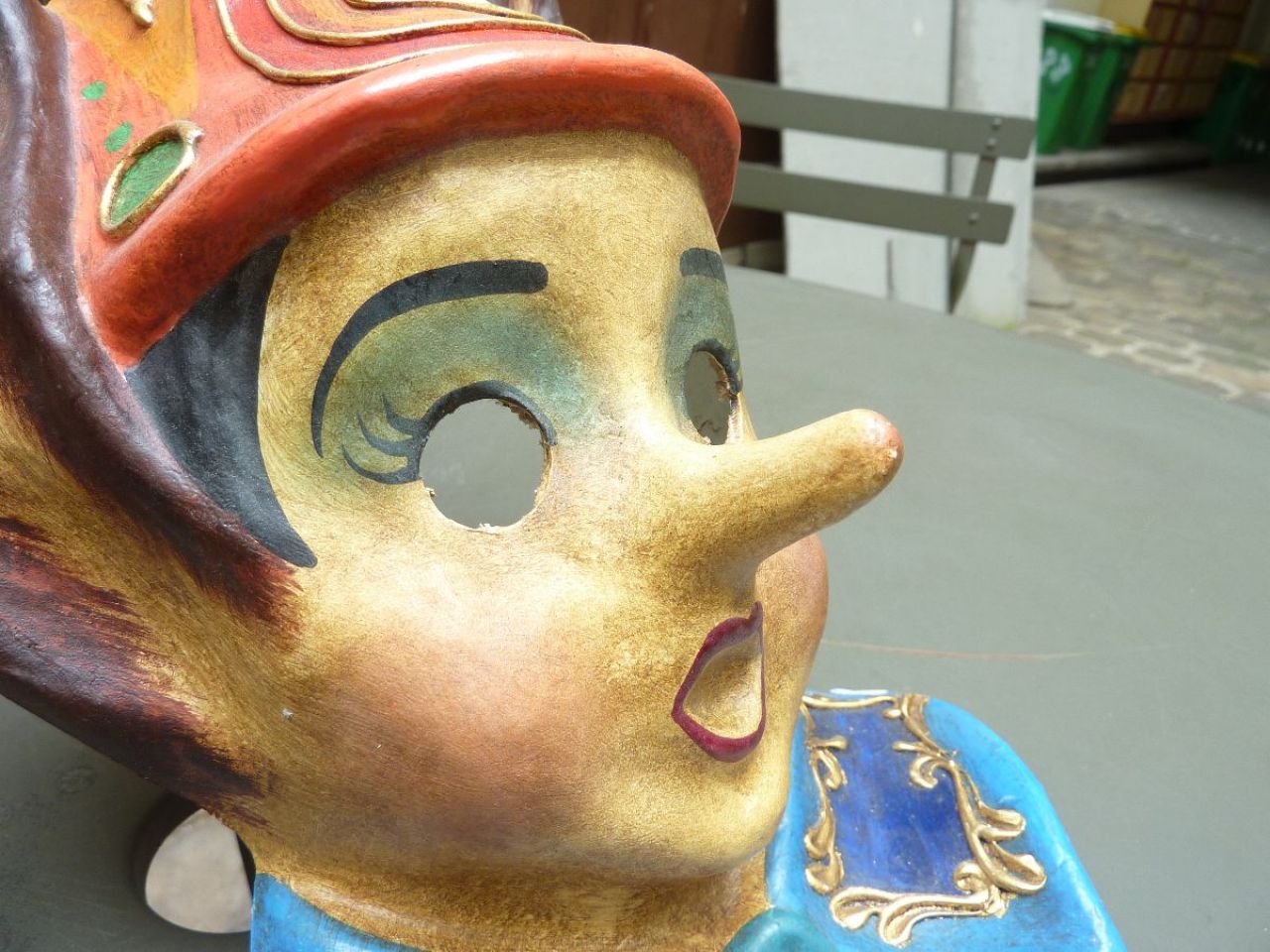 Masque  de Pinocchio pour décoration, en papier mâché con décoration à la main