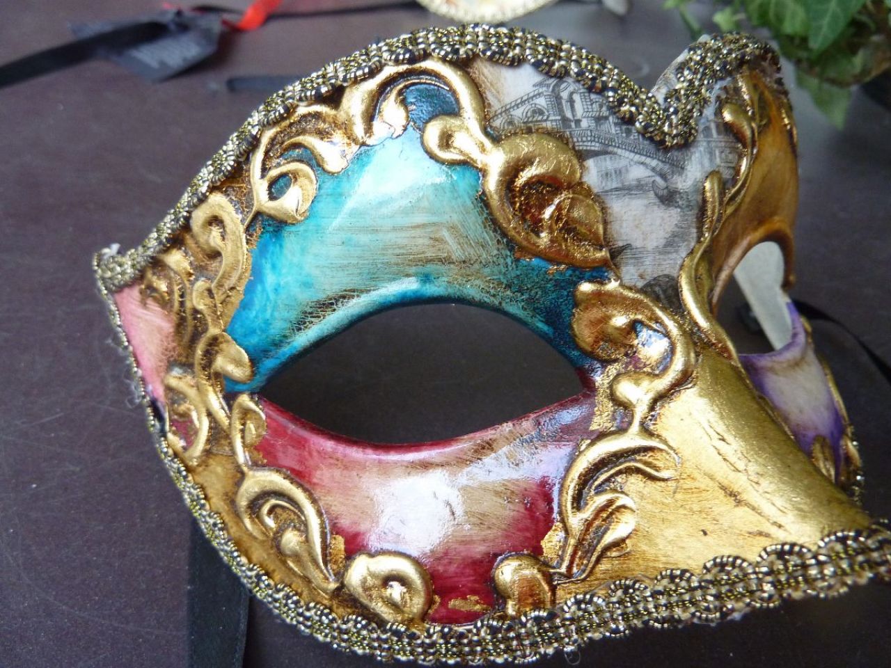 masque loup, décoration fait à la main, losanges multicolore