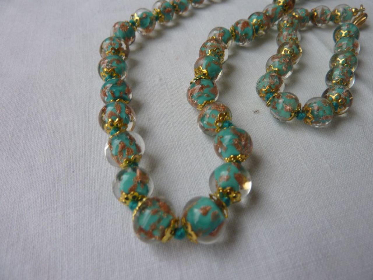collier et bracelet de petites perles couleur vert "marino"