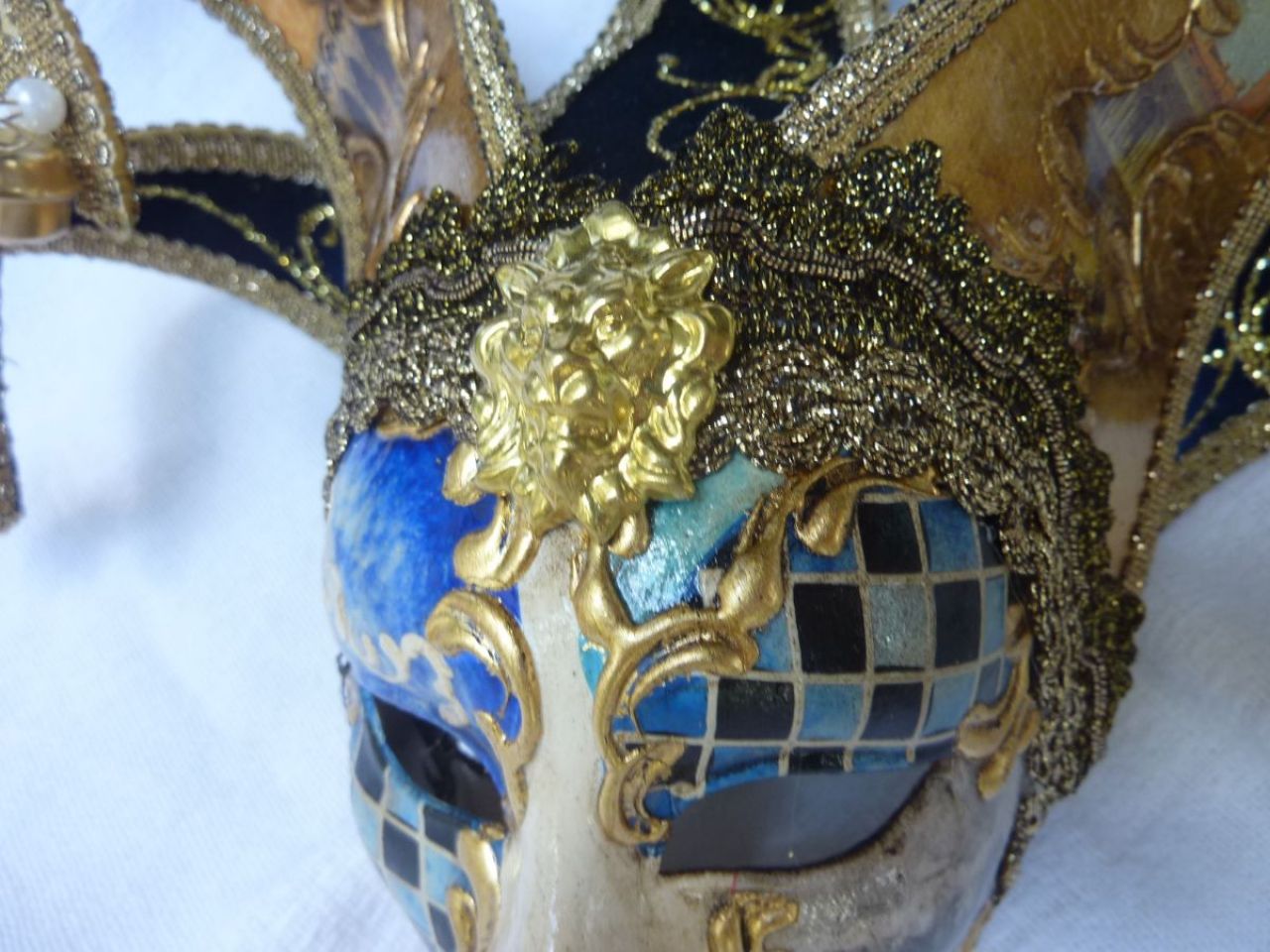 masque visage avec coiffe pour la décoration, petit visage (10 cm x 15 cm), décoration fait à la main bleu et feuille d'or, reproductions de tableaux de Venise