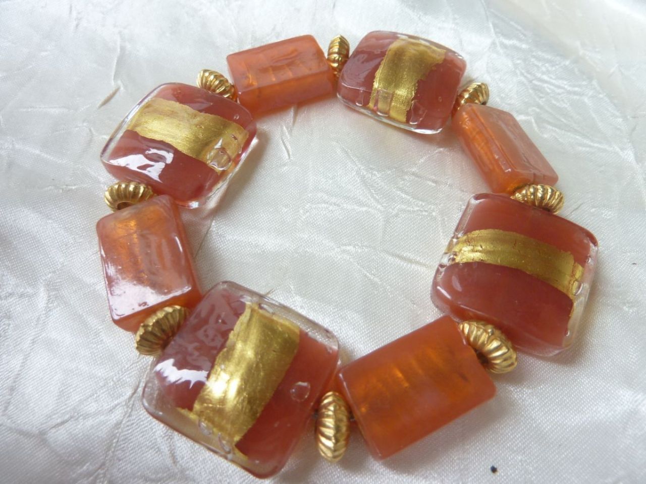 bracelet en verre de murano, perles carrées et rectangulaires avec incrustationsfait  de feuille d'or, fait main