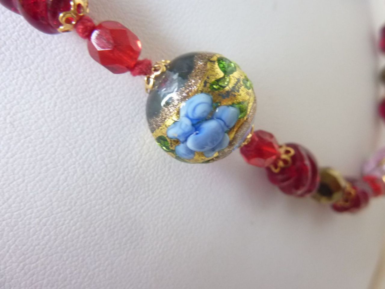 collier en verre de Murano fait main, 5 grandes perles en  fiorato veneziano plus petites perles en verre rouge
