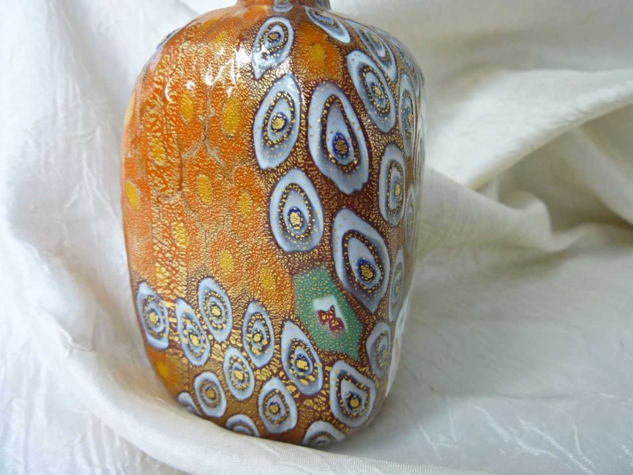 flacon en verre soufflé de murano avec millefleurs vert et orange, feuille d'or à 24 carats, forme carré