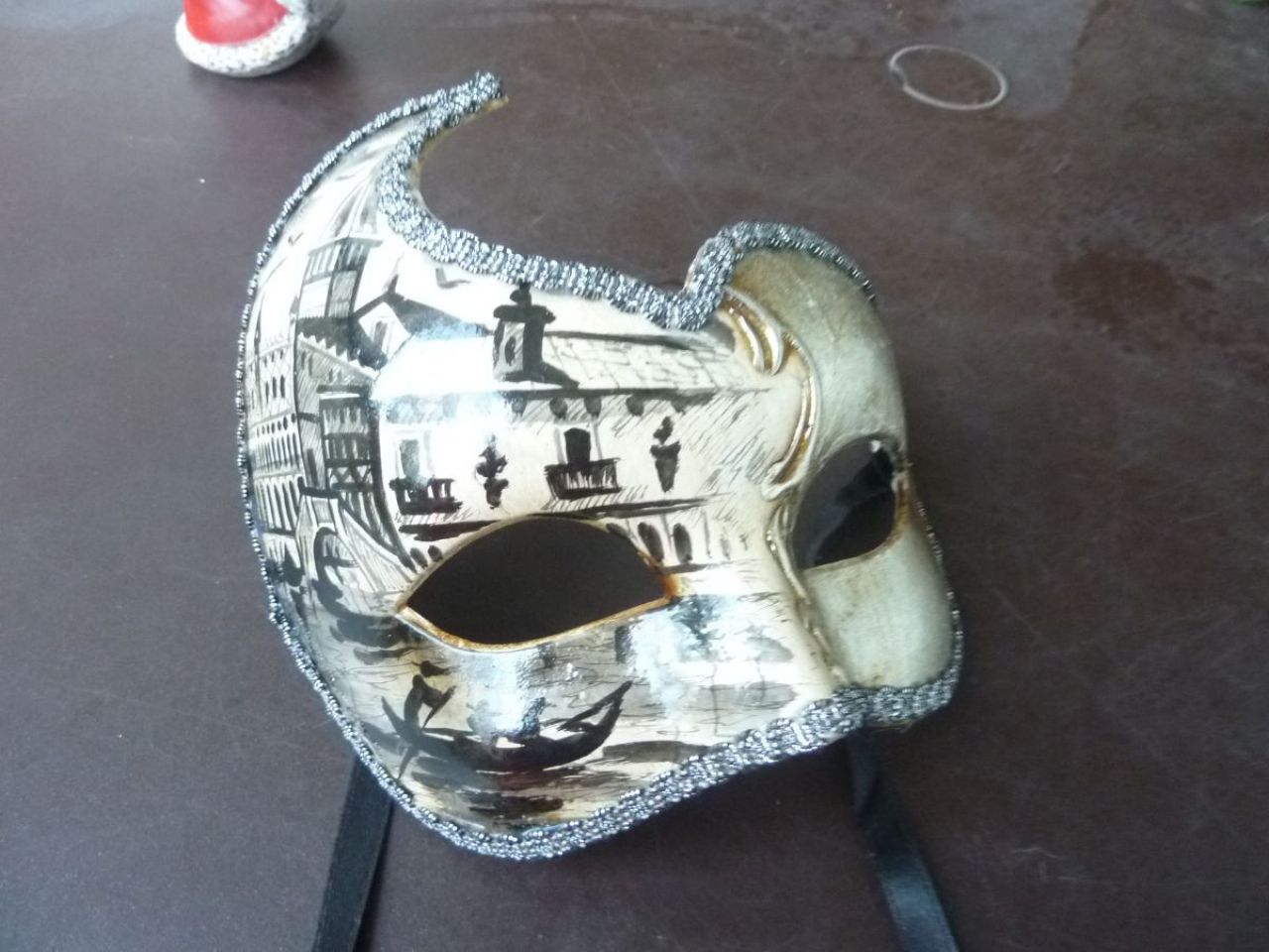 masque loup avec dessin de Venise fait à la main, feuille d'argent , gallon argenté