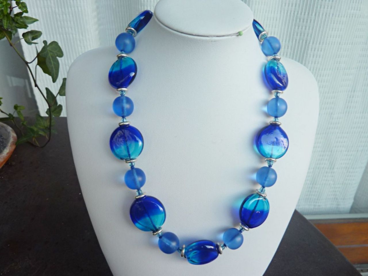 bijou femme en verre, collier bleu 
