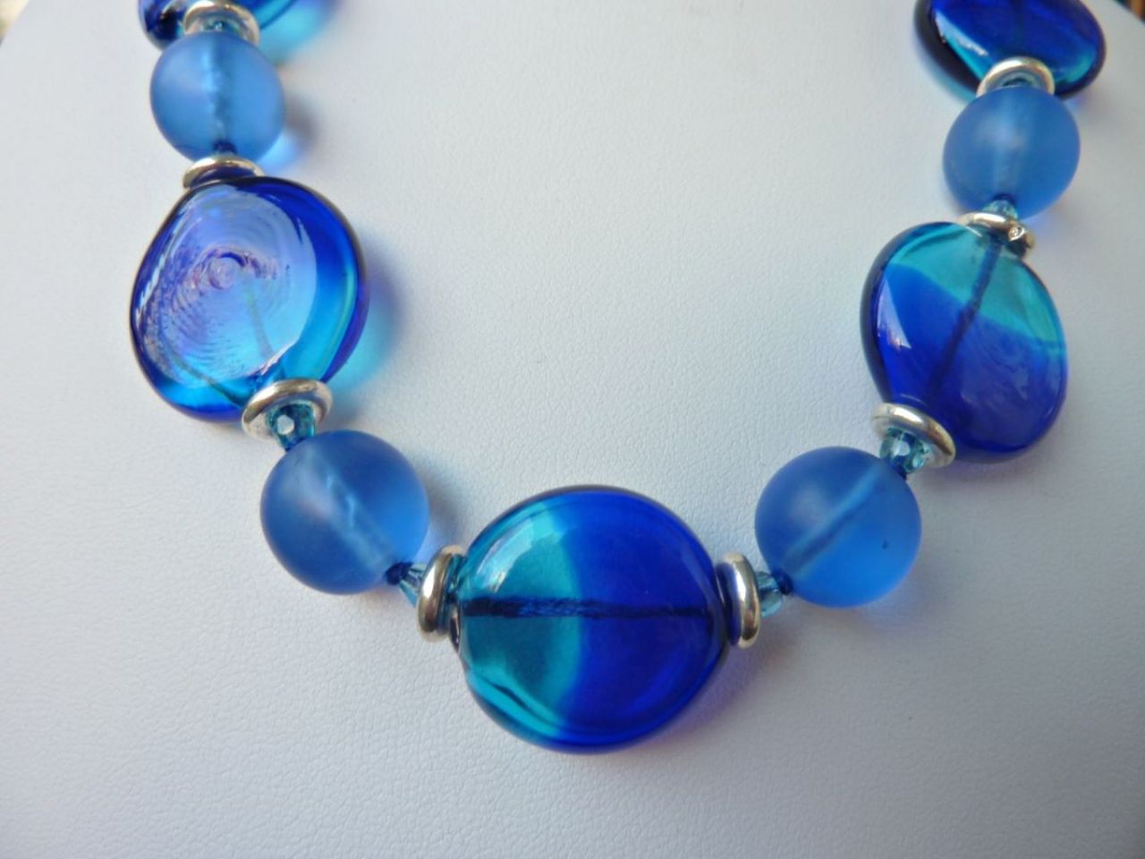 collier en verre de Muran o, perles soufflées en 2 tons de bleu, perles rondes et pleines 