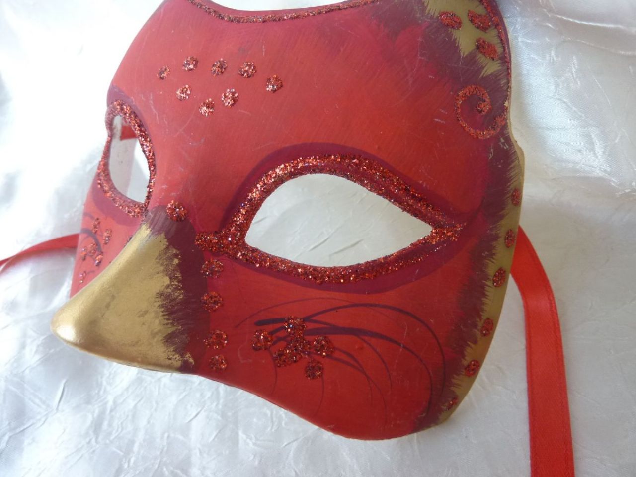 petit masque de chat rouge et or, décoré à la main, pour enfant et adulte 