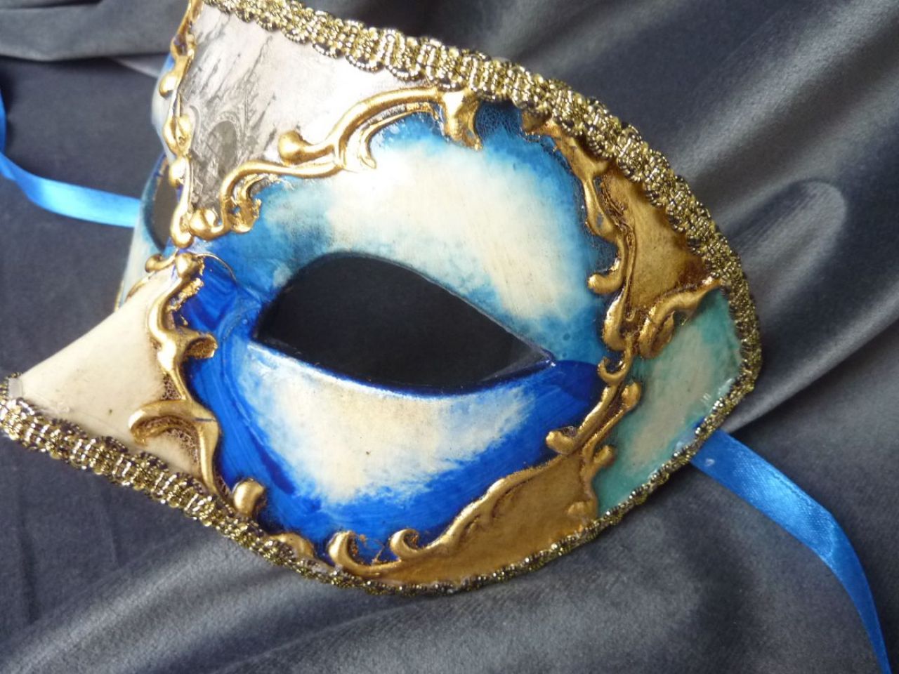 masque loup décoration à losanges bleu aquarelle