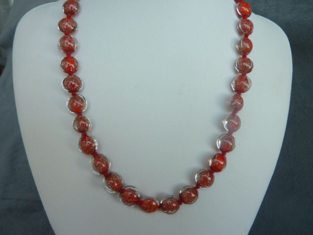 collier en verre de Murano rouge, fil en soie , fait main