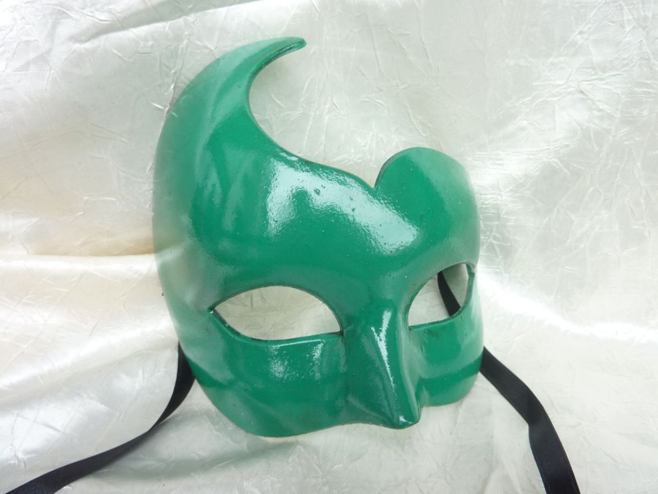 masque loup vert brillant, fait main par les artisans vénitiens