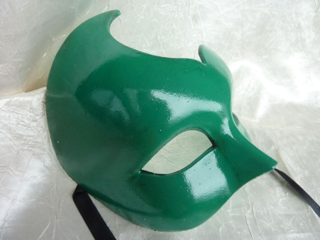 masque loup vert brillant, fait main par les artisans vénitiens