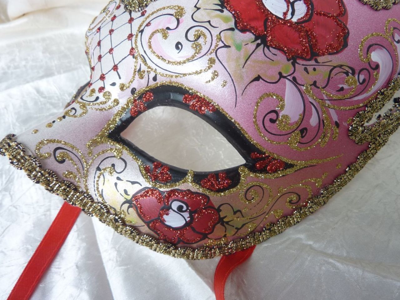 masque loup , décor fait main , rose pal et rouge, glitter doré, gallon doré