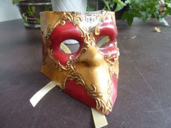 petit masque bauta fait à la main en papier mâche, pour décoration et collection 
