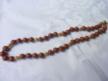 collier en verre di "avventurina", couleur cuivre , petites perles rondes intercaler à éléments en métal doré