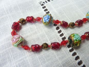 coller avec perles en verre de murano fait main, composition de perles rouges et perles multicolores travaillées " fiorato venezi
ano"