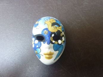 ensemble de 3 magnets en forme de masque en céramique  italienne peint à la main