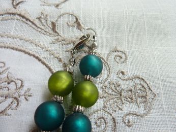 collier en perles de verre de Murano bicolores vert et bleu vert, verre satiné, fermeture à mousqueton 