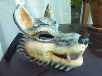 masque de loup en papier mâché pour le déguisement et le théâtre, fait à la main