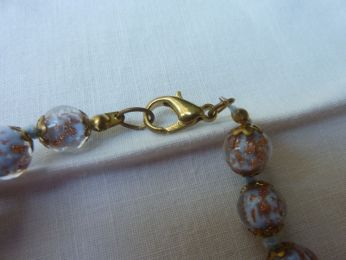 collier en verre de Murano bleu pervenche, petites perles rondes avec incrustation de verre aventurine, fil de soie 