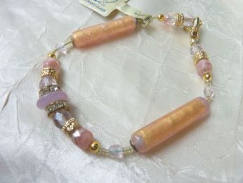 bracelet avec une très jolie composition de différentes perles, verre de Murano et feuille d'or, strass, fait main