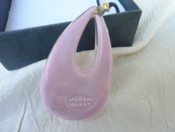 pendentif en verre de Murano couleur rose 