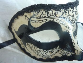 masque loup dark, noir et blanc, gallon noir, décoré à la main