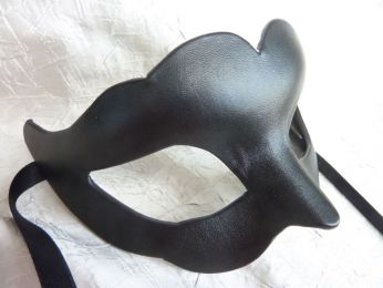 masque loup noir en eco-cuir, réalisé par les artisans vénitiens