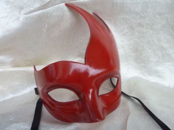 masque loup rouge brillant, asymétrique ,  artisanat vénitien