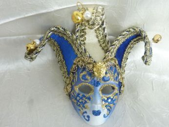 masque miniature pour la décoration, coiffe bleu et doré en velours avec gallon doré et clochettes, visage décoré avec glitter bleu